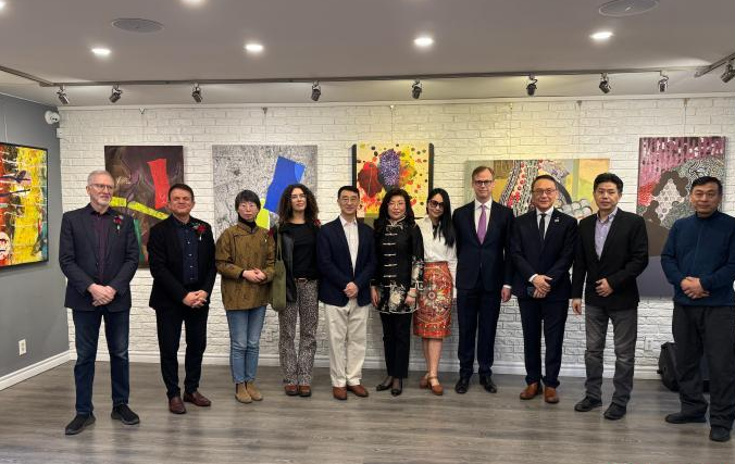 加拿大大多伦多地区不同族裔画家举办新七人画展
