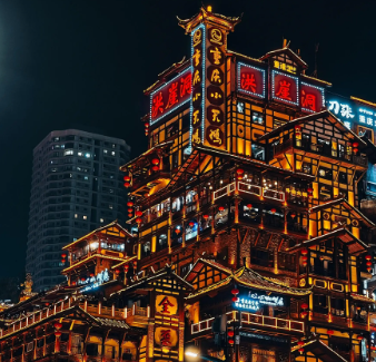 “赛博朋克之城”重庆令外国人迷恋