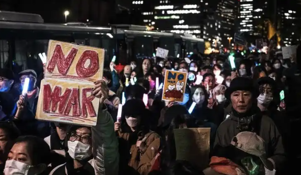 日本东京3万人集会抗议高市政府破坏和平宪法
