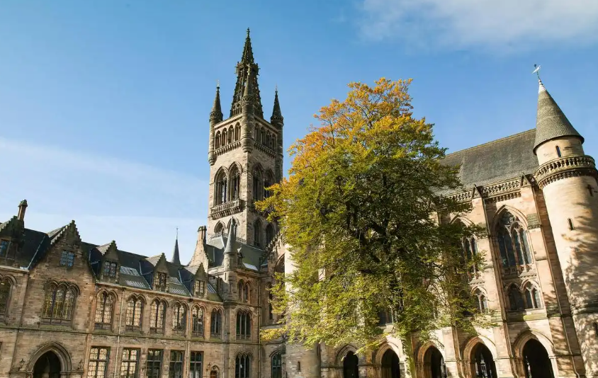 英国高校深陷财务危机 报告警告高负债与盲目扩招隐患